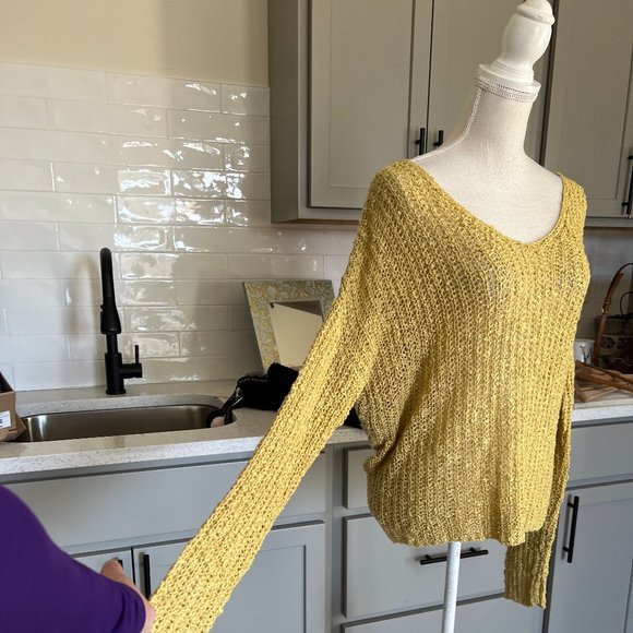 New With Tags Love Tree Gold Sweater with Sexy Knotted Open Back Size Large - Picture 3 of 10